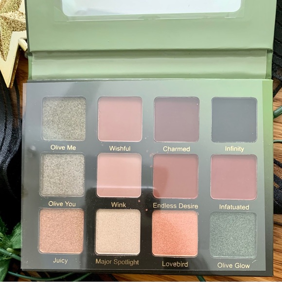 VIOLET VOSS OLIVE YOU FOREVER EYESHADOW PALETTE 12 BOLD SHADES BRAND NEW IN BOX - Picture 7 of 16